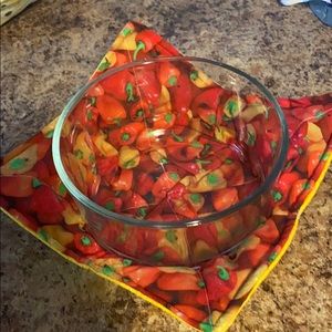 Reversible bowl cozy pic is larger size 7 cup bowl